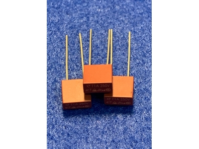 方型保險絲 ( 8x4x7.7 )
